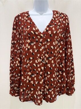 Lush Chantelli V-neck blouse features long sleeves.